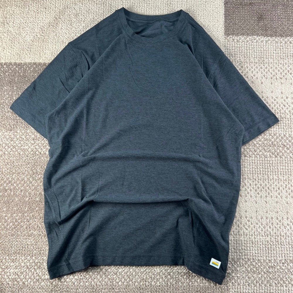 Vuori Mens Strato Tech Tee Charcoal Heather Grey Short Sleeve T-Shirt Size M